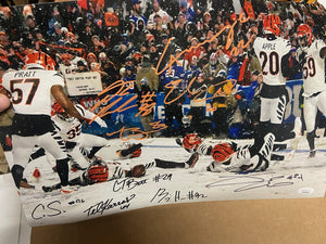 BENGALS SNOW 11X17 SIGNED BY 9